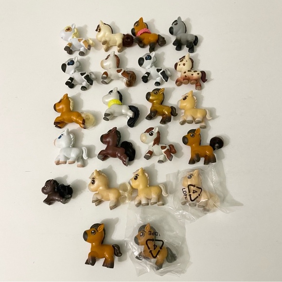 Lot of 22 Spirit Untamed Dreamworks Mini Horses - Picture 1 of 14